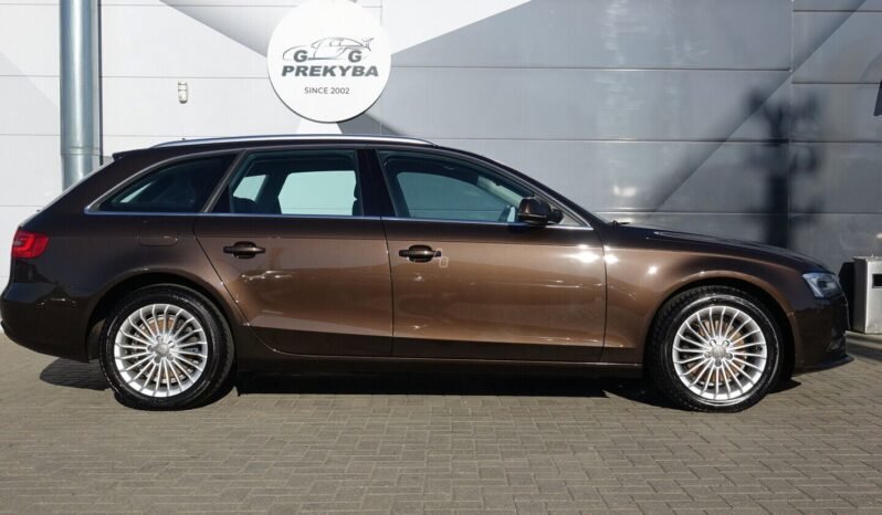 Audi A4 pilnas