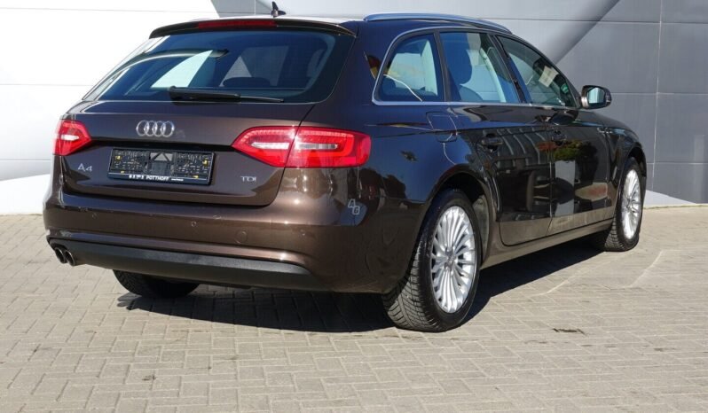 Audi A4 pilnas