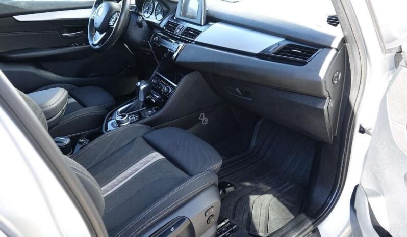 BMW 225 Active Tourer pilnas