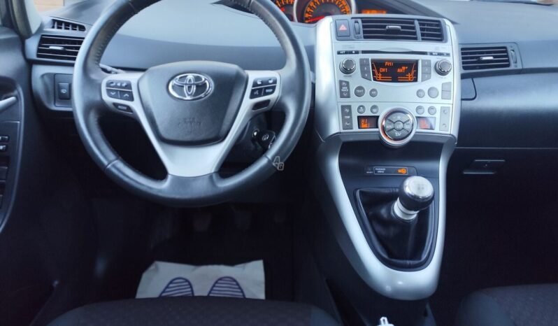 Toyota Verso pilnas