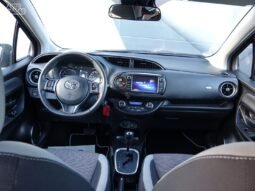 Toyota Yaris pilnas
