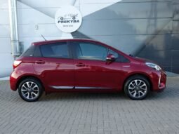 Toyota Yaris pilnas