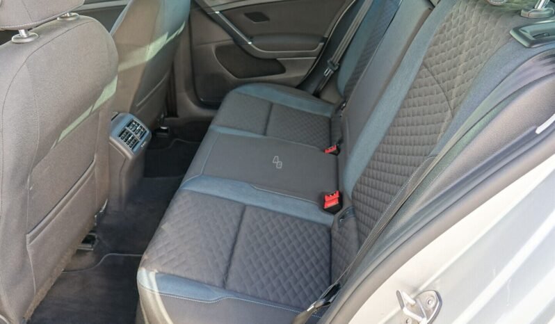 Volkswagen Golf pilnas