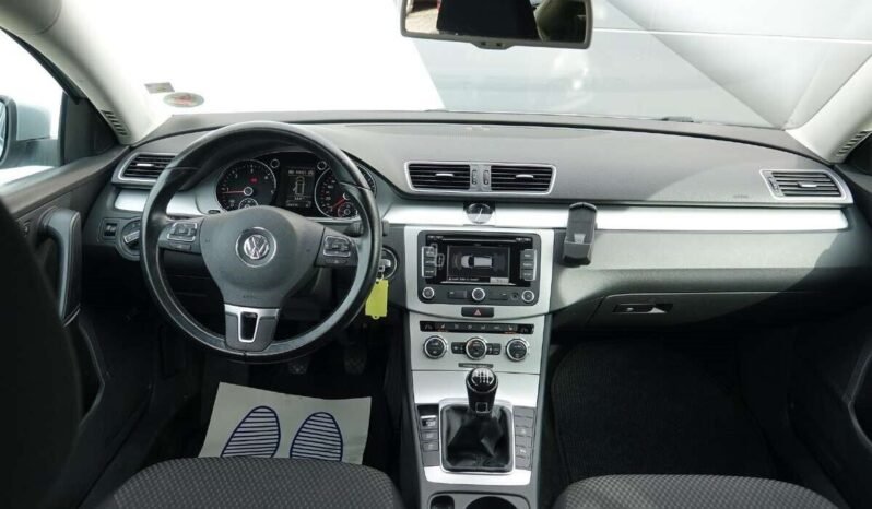 Volkswagen Passat pilnas