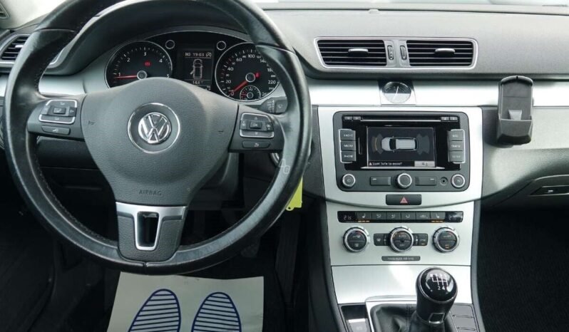 Volkswagen Passat pilnas