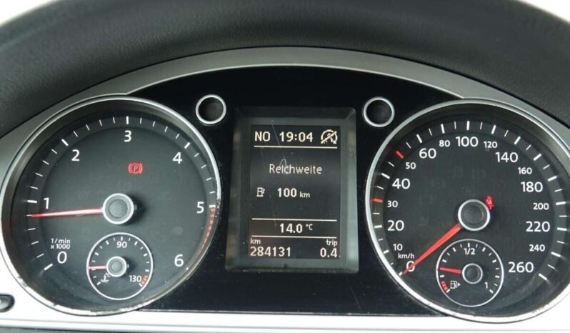 Volkswagen Passat pilnas