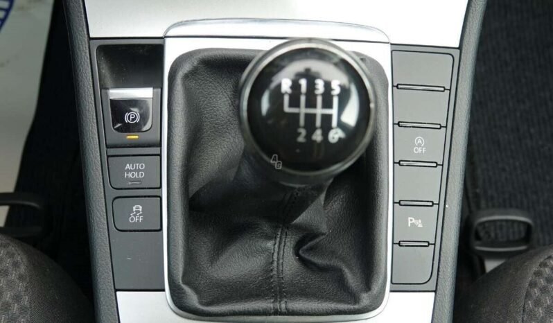 Volkswagen Passat pilnas