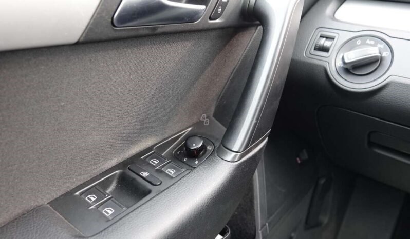 Volkswagen Passat pilnas