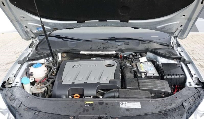 Volkswagen Passat pilnas