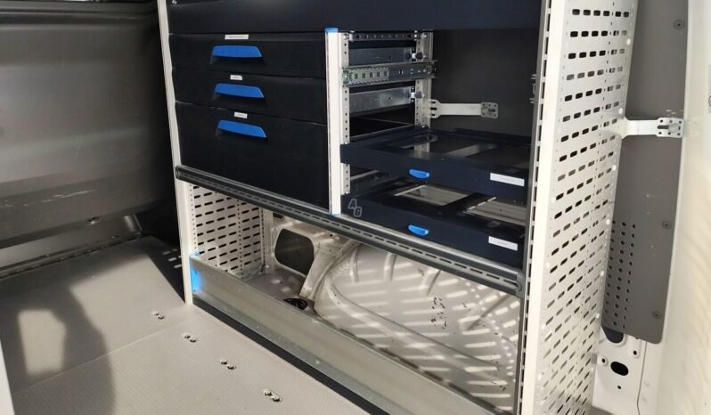 Volkswagen Transporter full