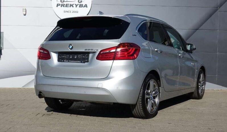 BMW 225 Active Tourer pilnas