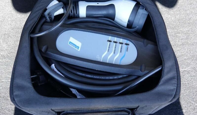 BMW 225 Active Tourer pilnas