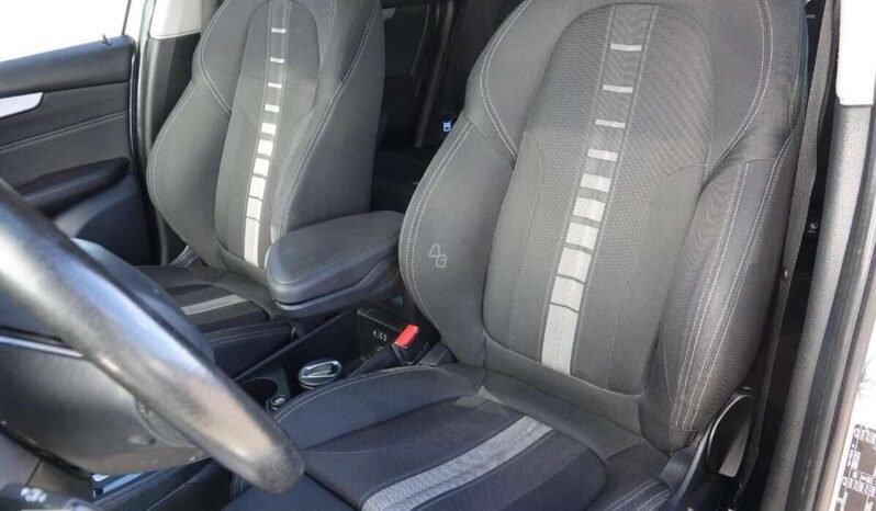 BMW 225 Active Tourer pilnas