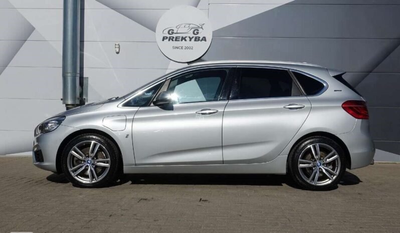 BMW 225 Active Tourer pilnas