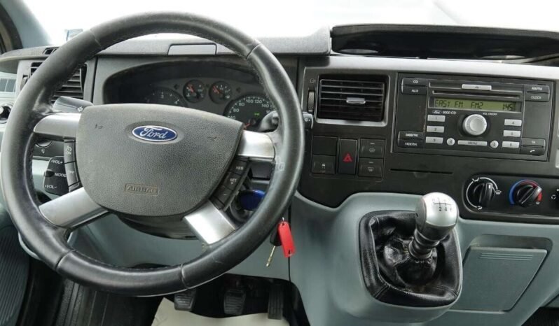 Ford Transit pilnas