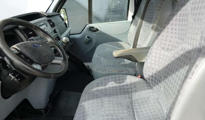 Ford Transit pilnas