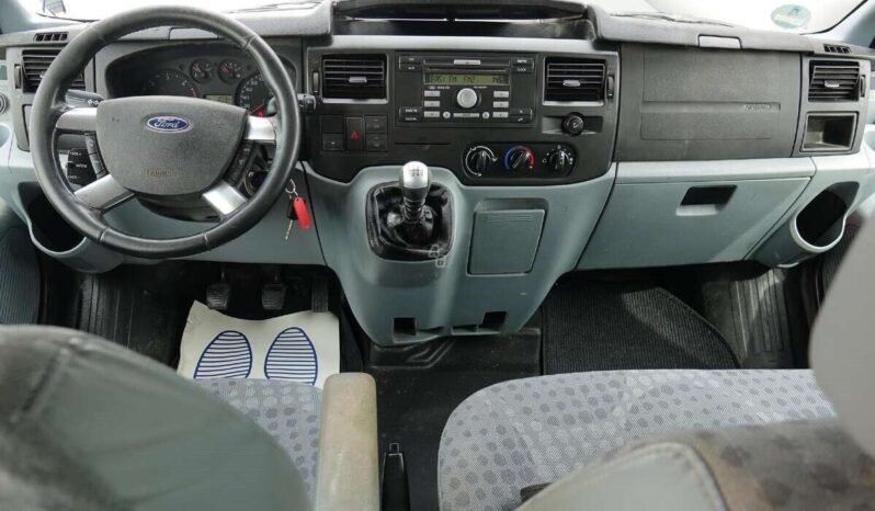 Ford Transit pilnas
