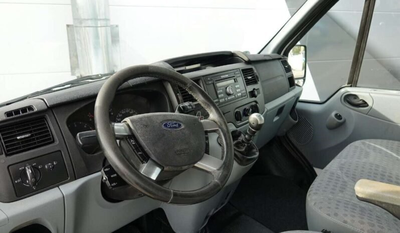 Ford Transit pilnas