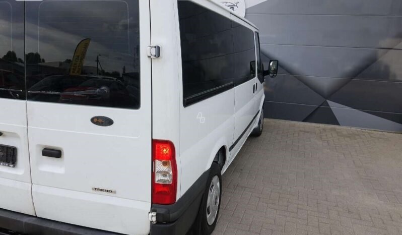 Ford Transit pilnas