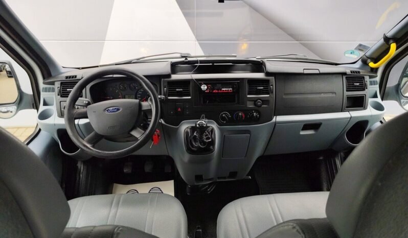 Ford Transit pilnas