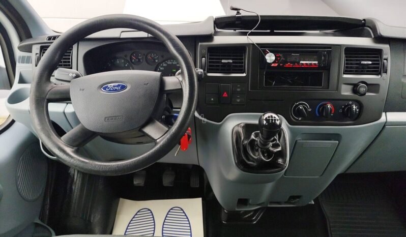 Ford Transit pilnas
