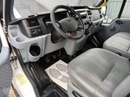 Ford Transit pilnas