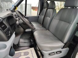 Ford Transit pilnas