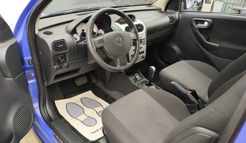 Opel Corsa pilnas