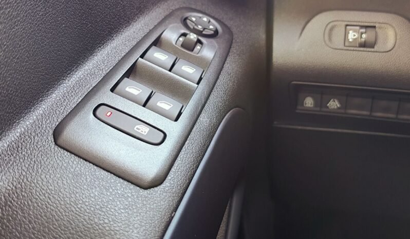 Peugeot Rifter pilnas