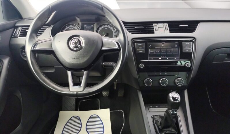 Skoda Octavia pilnas