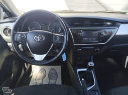 Toyota Auris pilnas