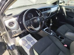 Toyota Auris pilnas