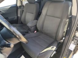Toyota Auris pilnas