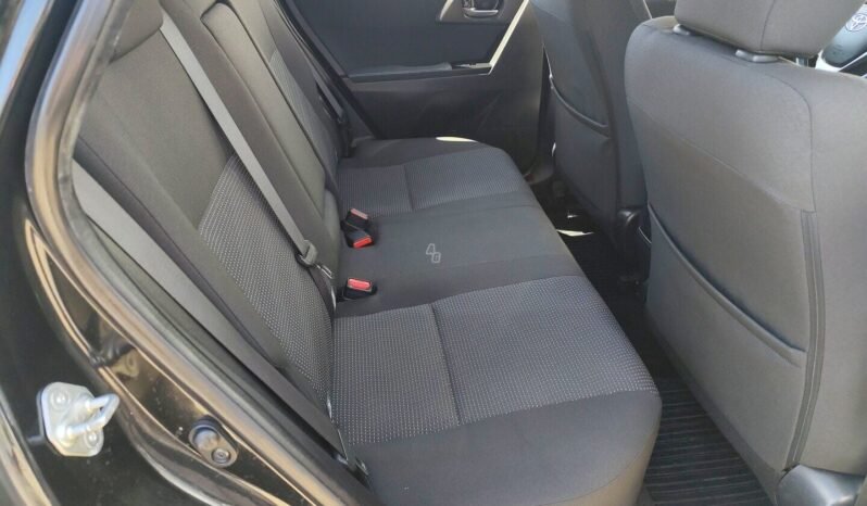 Toyota Auris pilnas