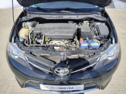 Toyota Auris pilnas