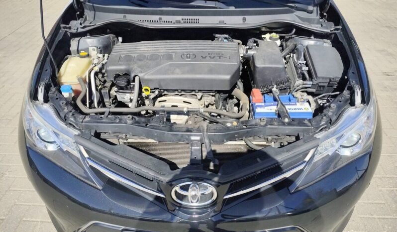 Toyota Auris pilnas