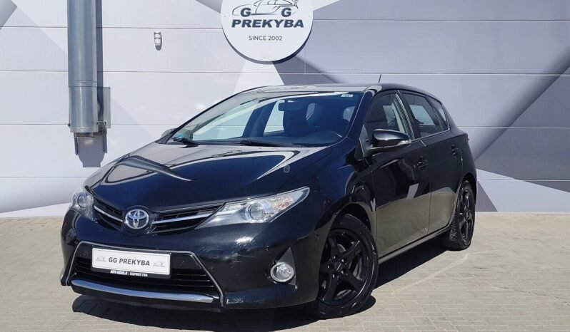 Toyota Auris pilnas