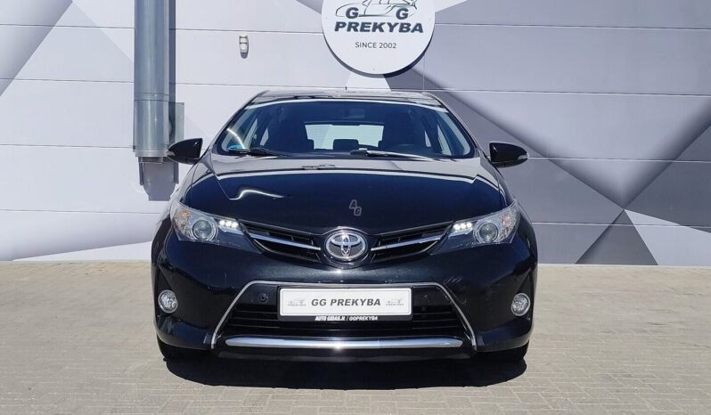 Toyota Auris pilnas