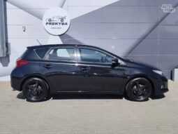 Toyota Auris pilnas