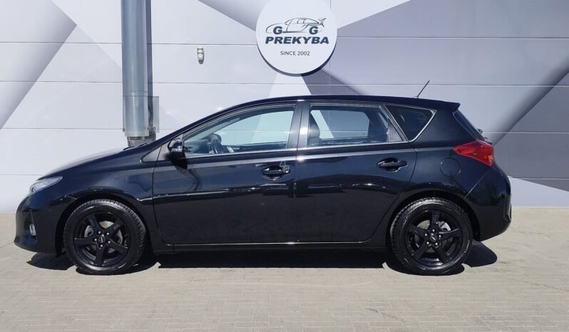 Toyota Auris pilnas