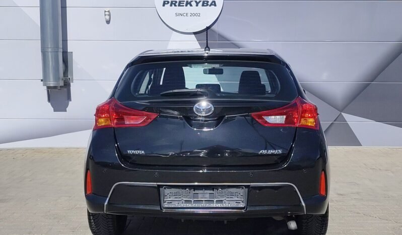 Toyota Auris pilnas