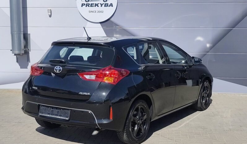 Toyota Auris pilnas