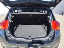 Toyota Auris pilnas