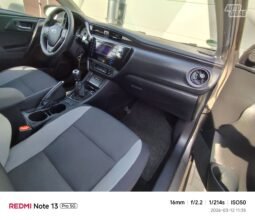 Toyota Auris pilnas