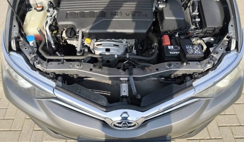 Toyota Auris pilnas