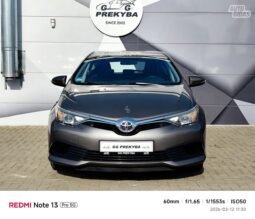 Toyota Auris pilnas