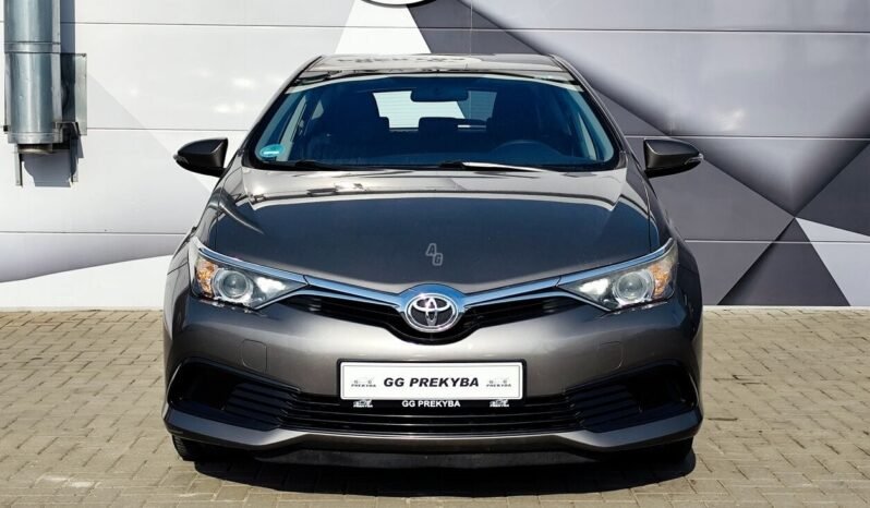 Toyota Auris pilnas