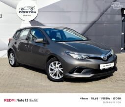 Toyota Auris pilnas
