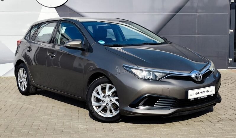 Toyota Auris pilnas