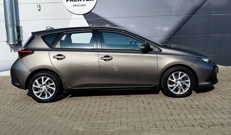Toyota Auris pilnas